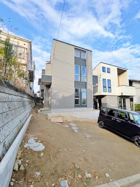 �_�ސ쌧���l�s�����x����1���ڂ̐V�z��ˌ��Ă̑O�ʓ��H�܂ތ��n�ʐ^