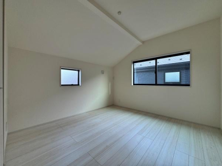 �_�ސ쌧���l�s���ʏ�6���ڂ̐V�z��ˌ��Ă̎q������