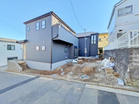 �_�ސ쌧���l�s���ʏ�6���ڂ̐V�z��ˌ��Ă̑O�ʓ��H�܂ތ��n�ʐ^