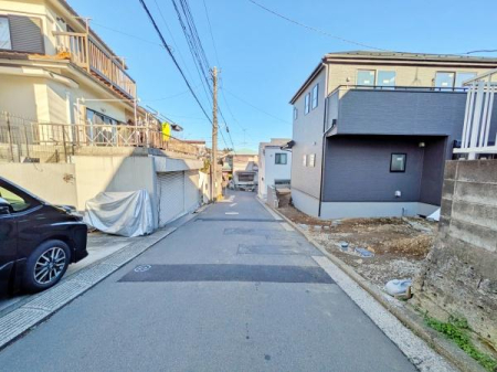 �_�ސ쌧���l�s���ʏ�6���ڂ̐V�z��ˌ��Ă̑O�ʓ��H�܂ތ��n�ʐ^