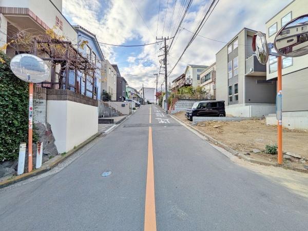 �_�ސ쌧���l�s�����x����1���ڂ̐V�z��ˌ��Ă̑O�ʓ��H�܂ތ��n�ʐ^