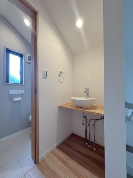 _ސ쌧lss}a̐VzˌĂ̐ʑEʏ