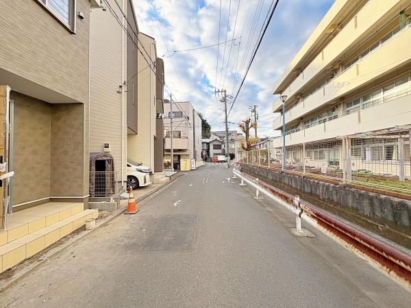 �_�ސ쌧���l�s��q��v�ؒ��̐V�z��ˌ��Ă̑O�ʓ��H�܂ތ��n�ʐ^