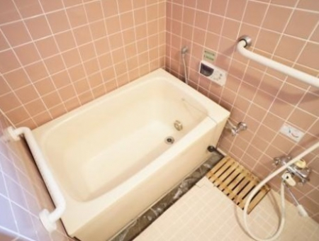 浴室　一日の疲れを洗い流すバスルーム♪湯船に浸かってリラックスタイムを味わってください！