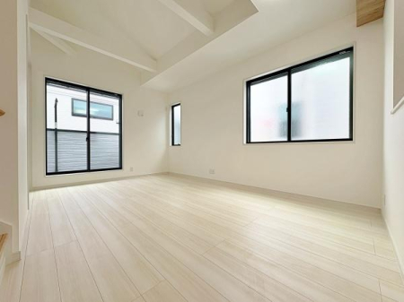 �_�ސ쌧���l�s�������򒬂̐V�z��ˌ��Ẵ��r���O