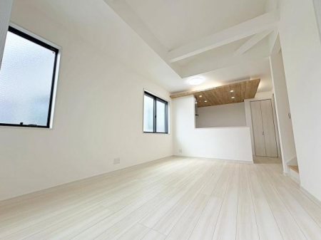 �_�ސ쌧���l�s�������򒬂̐V�z��ˌ��Ẵ��r���O