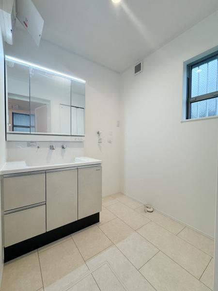 _ސ쌧lss}rӒ̐VzˌĂ̐ʑEʏ