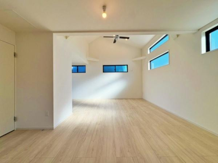 _ސ쌧asc5ڂ̐VzˌẴrO