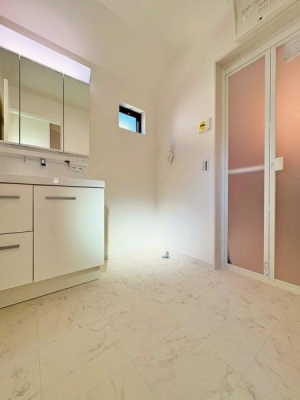 _ސ쌧asc5ڂ̐VzˌĂ̐ʑEʏ