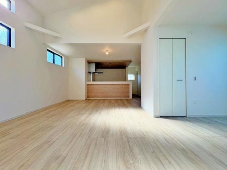 _ސ쌧asc5ڂ̐VzˌẴrO