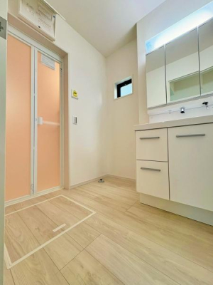 _ސ쌧asc5ڂ̐VzˌĂ̐ʑEʏ