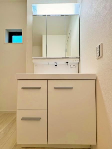 _ސ쌧asc5ڂ̐VzˌĂ̐ʑEʏ