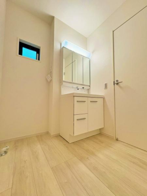 _ސ쌧asc5ڂ̐VzˌĂ̐ʑEʏ