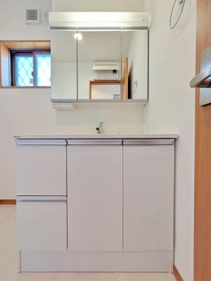 _ސ쌧lsh撷̒ÈˌĂ̐ʑEʏ