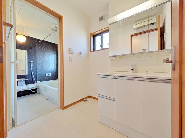 _ސ쌧lsh撷̒ÈˌĂ̐ʑEʏ