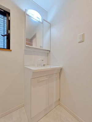 _ސ쌧lsh{3ڂ̒ÈˌĂ̐ʑEʏ