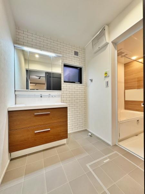 _ސ쌧lsh挳勴1ڂ̐VzˌẴrO