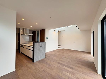 �_�ސ쌧����s���̐V�z��ˌ��Ẵ��r���O