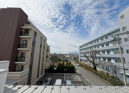 �_�ސ쌧��a�s�[����3���ڂ̐V�z��ˌ��Ă̏Z�˂���̒��]�ʐ^