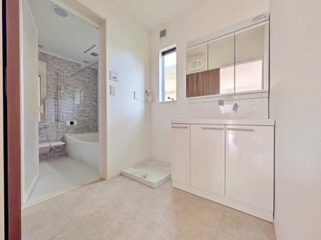 _ސ쌧s斜4ڂ̒ÈˌĂ̐ʑEʏ