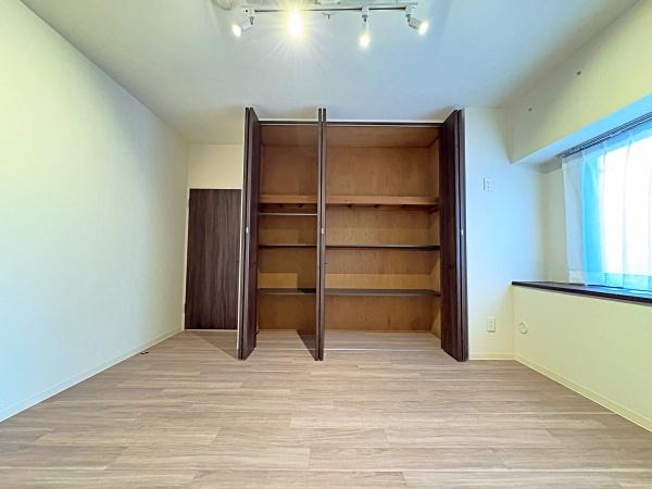 �_�ސ쌧���l�s����V�R��3���ڂ̒��Ã}���V�����̃��r���O