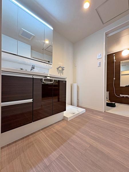 �_�ސ쌧���l�s����V�R��3���ڂ̒��Ã}���V�����̃��r���O