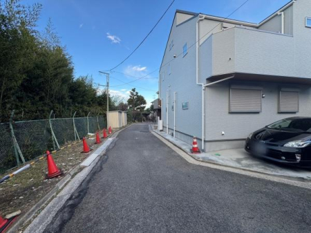 �_�ސ쌧���l�s���Z�c��2���ڂ̐V�z��ˌ��Ă̑O�ʓ��H�܂ތ��n�ʐ^