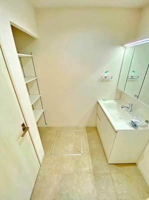 _ސ쌧ls_ސ搼1ڂ̒ÈˌĂ̐ʑEʏ