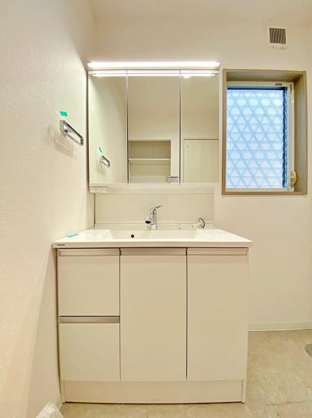 _ސ쌧ls_ސ搼1ڂ̒ÈˌĂ̐ʑEʏ