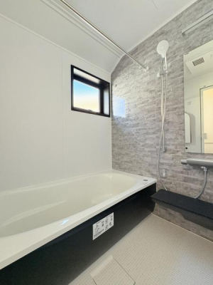 �_�ސ쌧������s������̐V�z��ˌ��Ă̗���