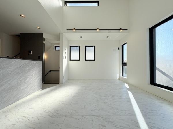 �_�ސ쌧������s������̐V�z��ˌ��Ẵ��r���O