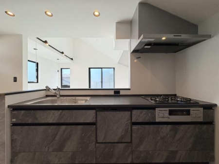 �_�ސ쌧������s������̐V�z��ˌ��ẴL�b�`��