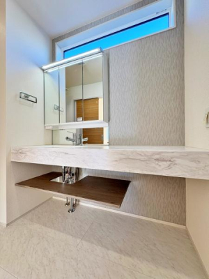 _ސ쌧ls折J5ڂ̐VzˌĂ̐ʑEʏ