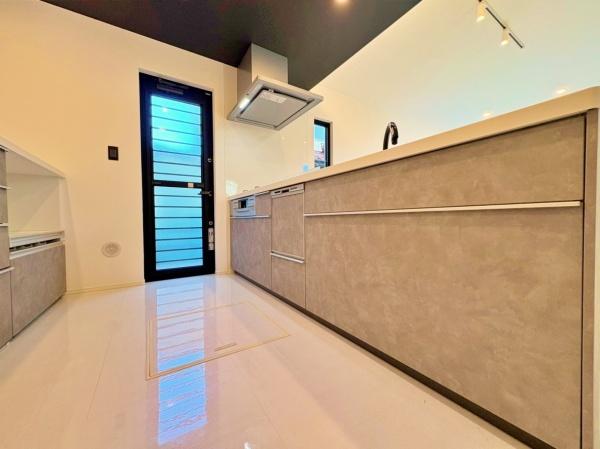 �_�ސ쌧���l�s���J�拴��3���ڂ̐V�z��ˌ��Ẵ��r���O