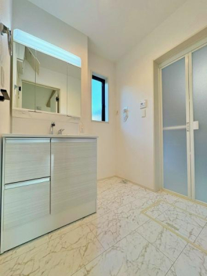 _ސ쌧ls折J5ڂ̐VzˌĂ̐ʑEʏ