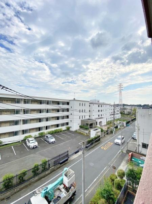 �_�ސ쌧���l�s�`�k��V�H���̒��Ã}���V�����̏Z�˂���̒��]�ʐ^