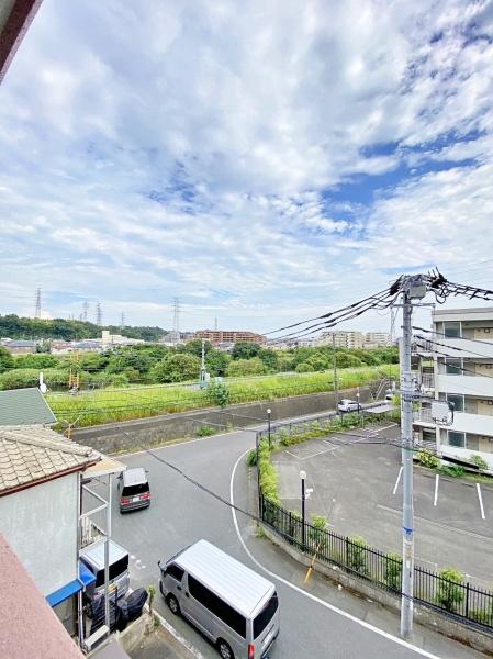 �_�ސ쌧���l�s�`�k��V�H���̒��Ã}���V�����̏Z�˂���̒��]�ʐ^