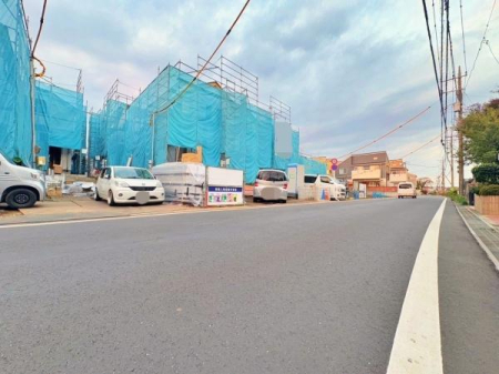 scsJ1ڂ̐VzˌĂ̑OʓH܂ތnʐ^