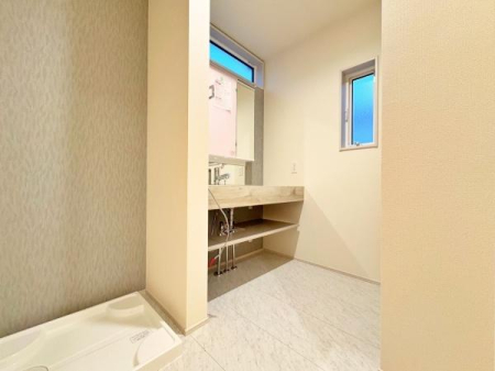 _ސ쌧sҊ̐VzˌĂ̐ʑEʏ