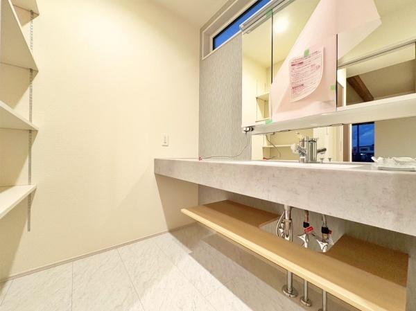 _ސ쌧sҊ̐VzˌĂ̐ʑEʏ