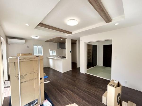 scsؑ]3ڂ̐VzˌẴrO