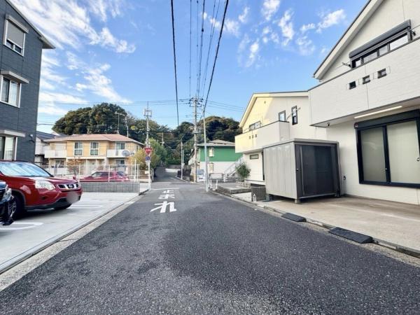 �_�ސ쌧���l�s�ߌ���k����2���ڂ̒��È�ˌ��Ă̑O�ʓ��H�܂ތ��n�ʐ^