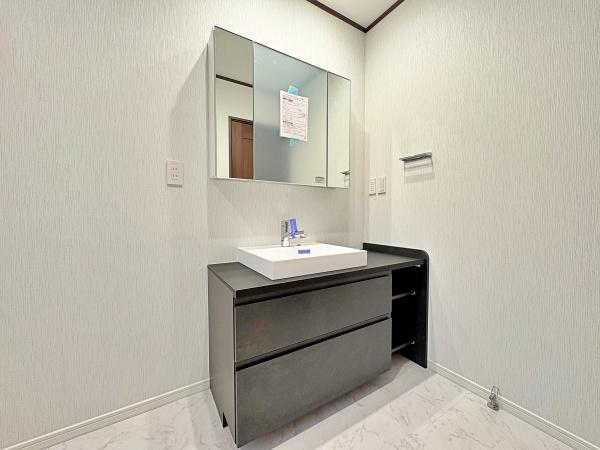 _ސ쌧s4ڂ̒ÈˌĂ̐ʑEʏ