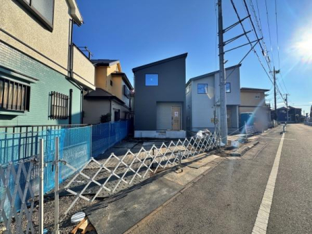 �_�ސ쌧�����s���1���ڂ̐V�z��ˌ��Ă̑O�ʓ��H�܂ތ��n�ʐ^