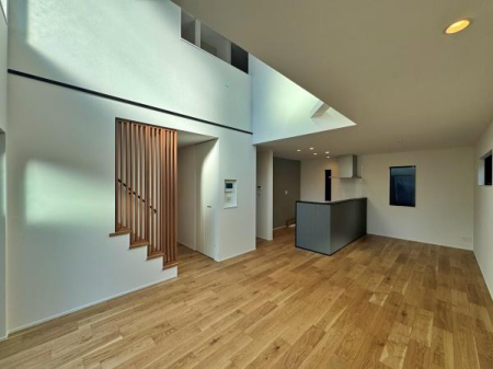 �_�ސ쌧���Ԏs�I������4���ڂ̐V�z��ˌ��Ẵ��r���O