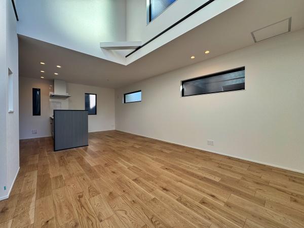 �_�ސ쌧���Ԏs�I������4���ڂ̐V�z��ˌ��Ẵ��r���O