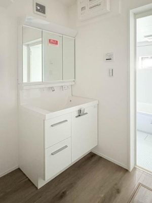 _ސ쌧qs4ڂ̐VzˌĂ̐ʑEʏ