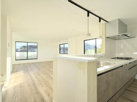 _ސ쌧qs4ڂ̐VzˌẴrO