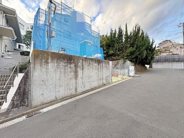 _ސ쌧lsq扪7ڂ̐VzˌĂ̑OʓH܂ތnʐ^