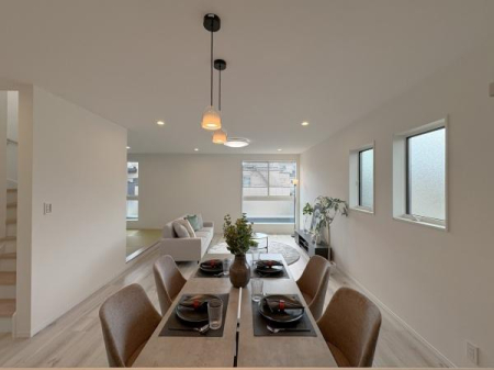 _ސ쌧ls΋抛6ڂ̐VzˌẴrO